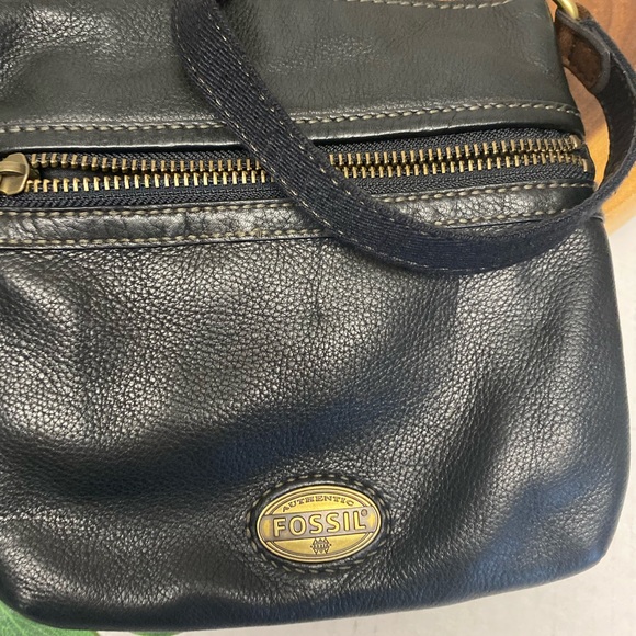 Fossil Pebbled Leather Crossbody bag - Picture 2 of 12